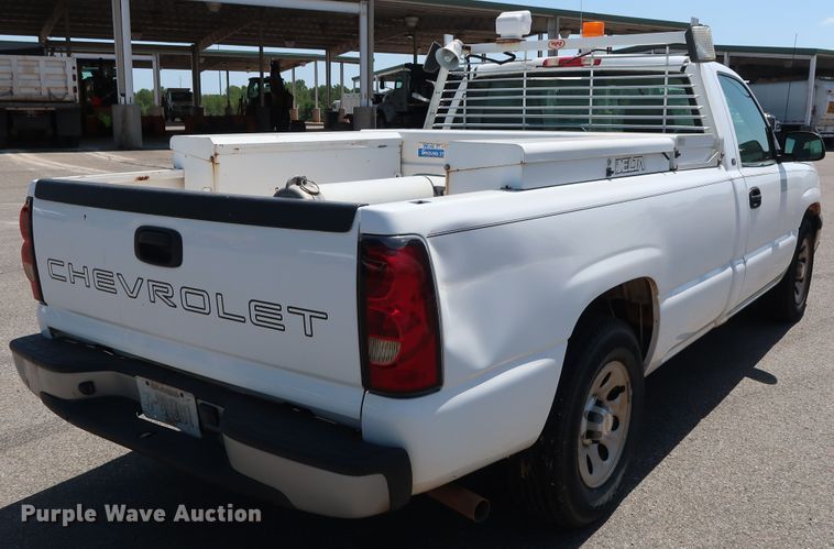 image for item DH3511 2005 Chevrolet Silverado 1500 pickup truck