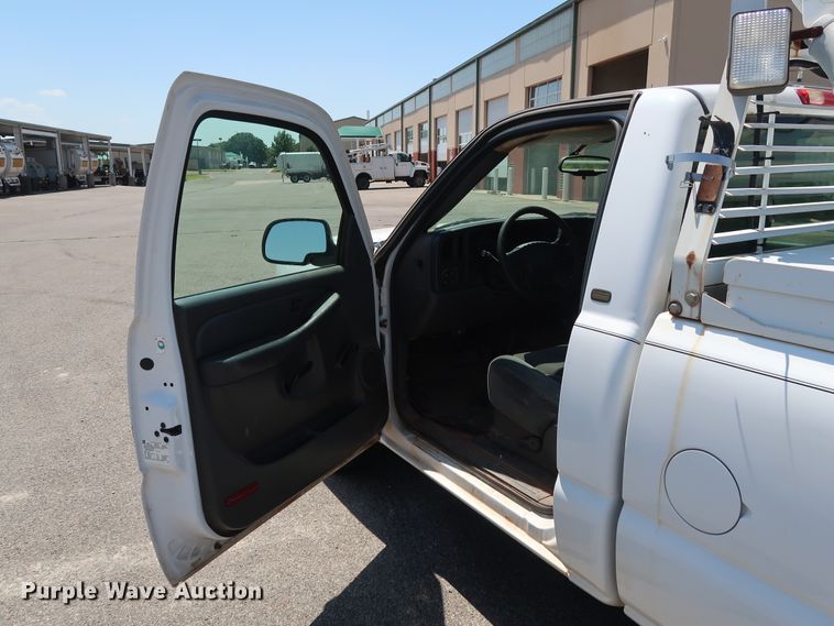 image for item DH3511 2005 Chevrolet Silverado 1500 pickup truck