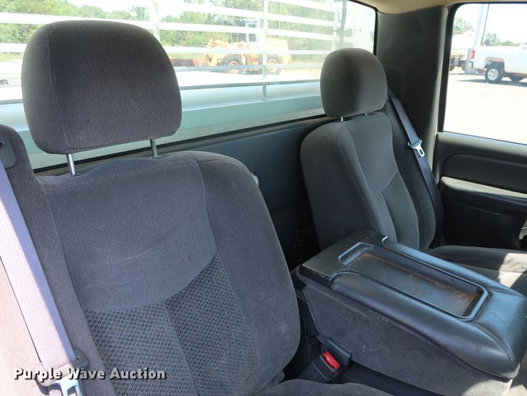 image for item DH3511 2005 Chevrolet Silverado 1500 pickup truck