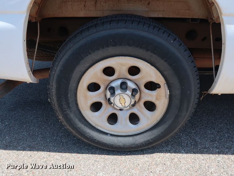 image for item DH3511 2005 Chevrolet Silverado 1500 pickup truck