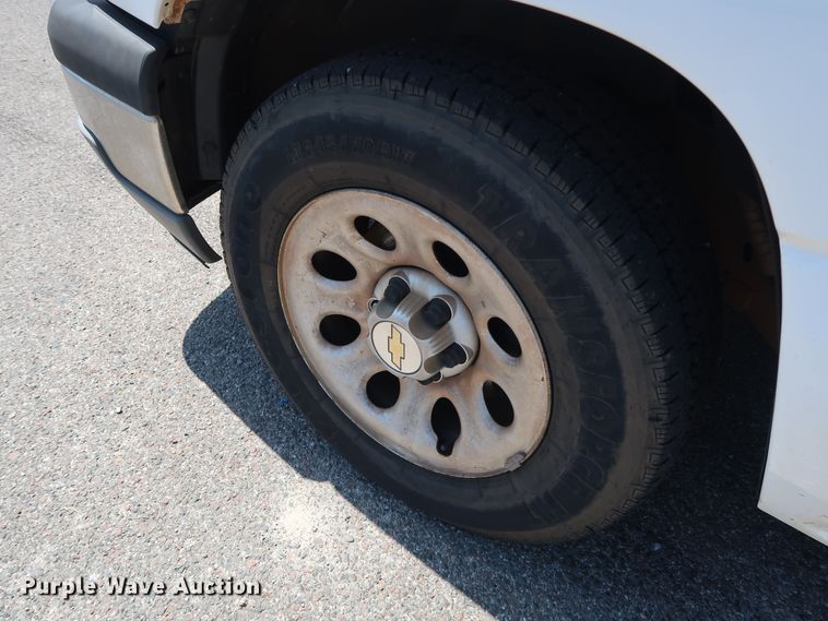 image for item DH3511 2005 Chevrolet Silverado 1500 pickup truck