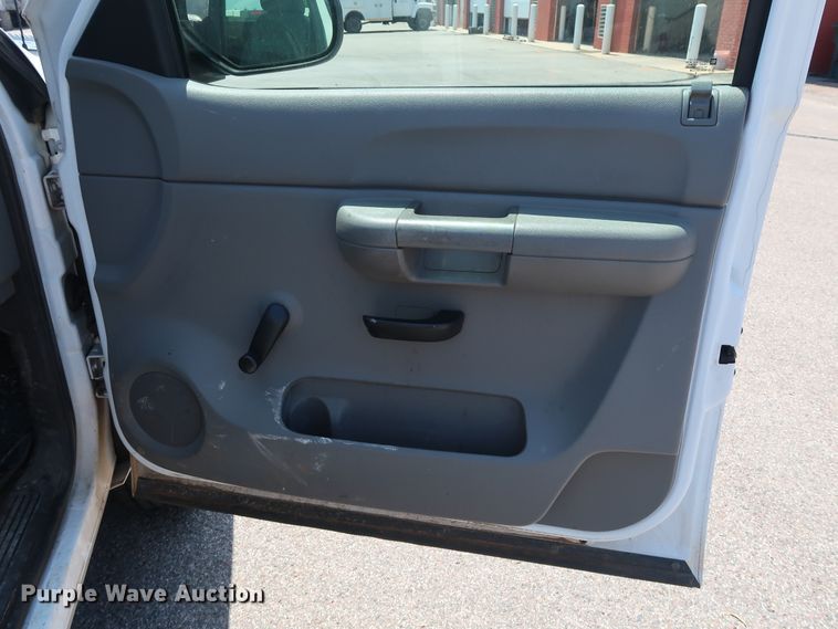 image for item DH3513 2009 Chevrolet Silverado 2500HD pickup truck