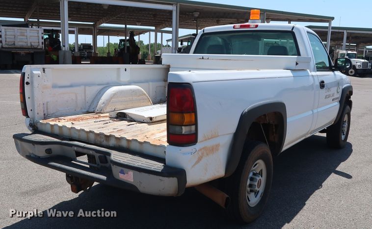 image for item DH3515 2006 GMC Sierra 2500HD pickup truck