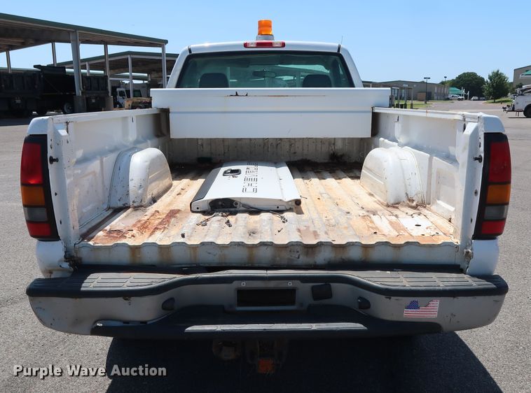 image for item DH3515 2006 GMC Sierra 2500HD pickup truck