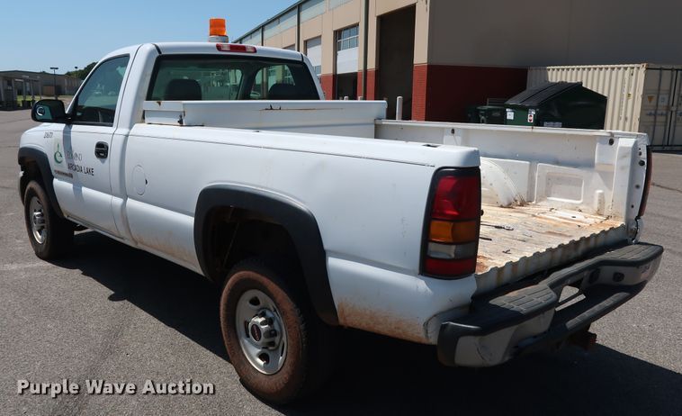 image for item DH3515 2006 GMC Sierra 2500HD pickup truck