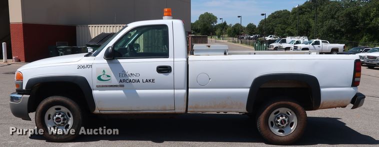 image for item DH3515 2006 GMC Sierra 2500HD pickup truck