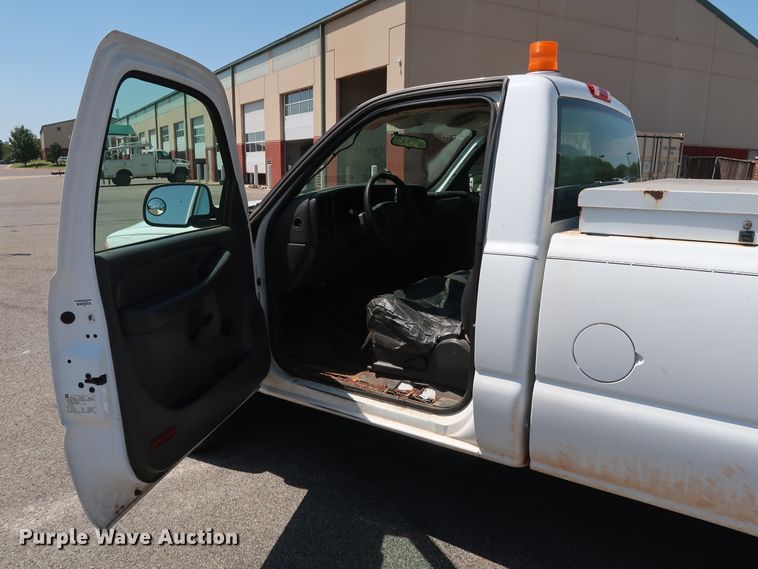 image for item DH3515 2006 GMC Sierra 2500HD pickup truck