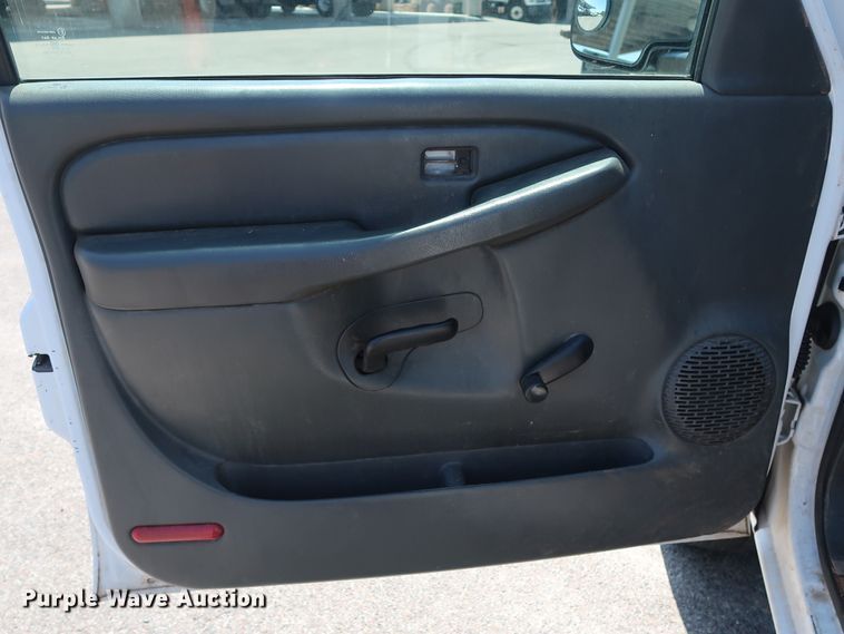 image for item DH3515 2006 GMC Sierra 2500HD pickup truck