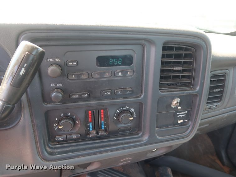 image for item DH3515 2006 GMC Sierra 2500HD pickup truck