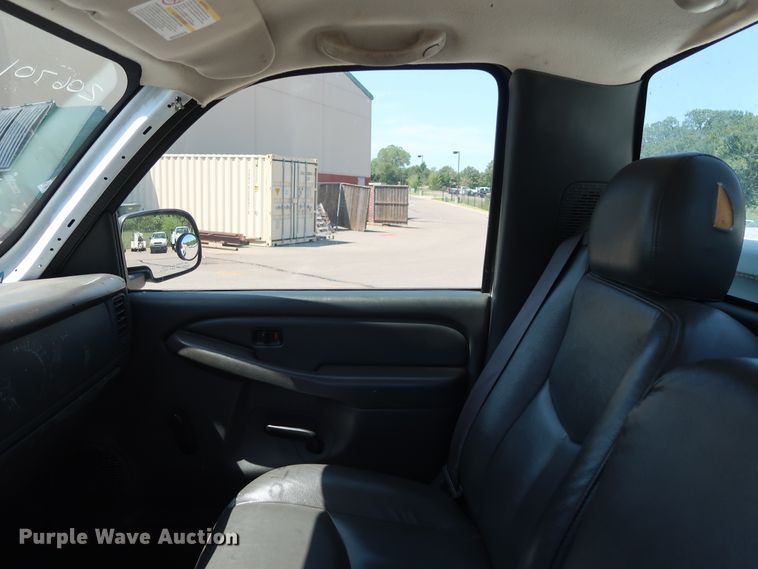 image for item DH3515 2006 GMC Sierra 2500HD pickup truck