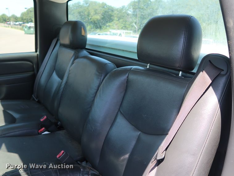 image for item DH3515 2006 GMC Sierra 2500HD pickup truck