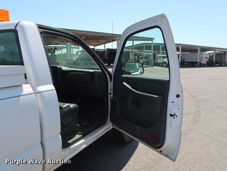 image for item DH3515 2006 GMC Sierra 2500HD pickup truck