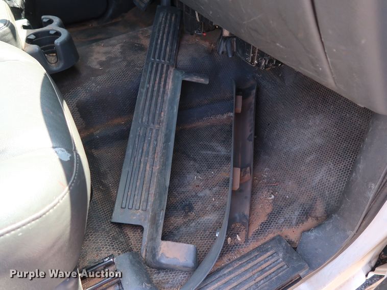 image for item DH3515 2006 GMC Sierra 2500HD pickup truck