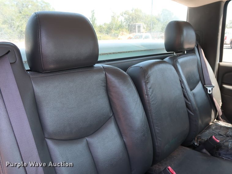 image for item DH3515 2006 GMC Sierra 2500HD pickup truck