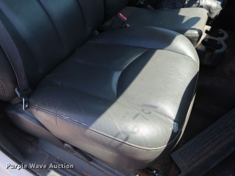 image for item DH3515 2006 GMC Sierra 2500HD pickup truck