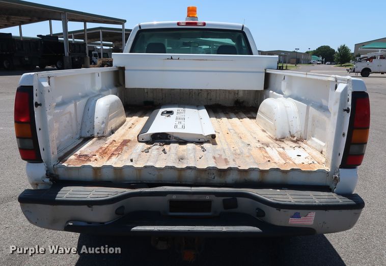 image for item DH3515 2006 GMC Sierra 2500HD pickup truck