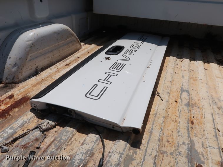 image for item DH3515 2006 GMC Sierra 2500HD pickup truck