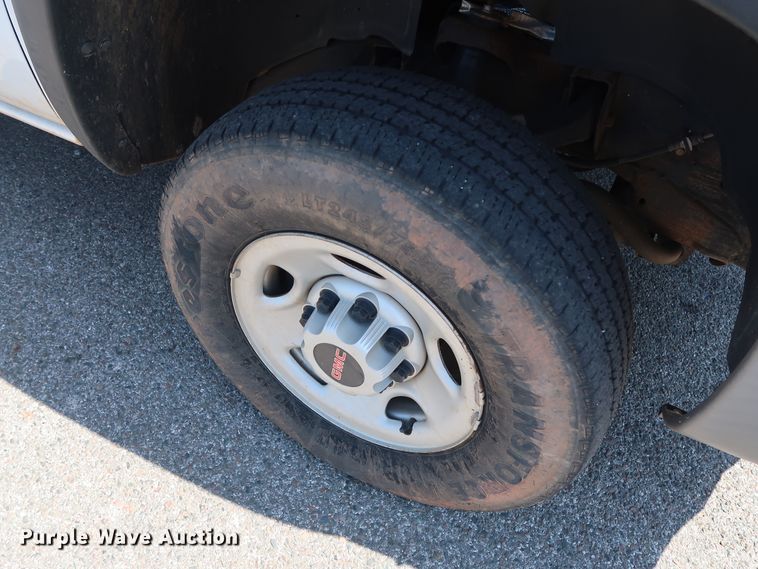 image for item DH3515 2006 GMC Sierra 2500HD pickup truck