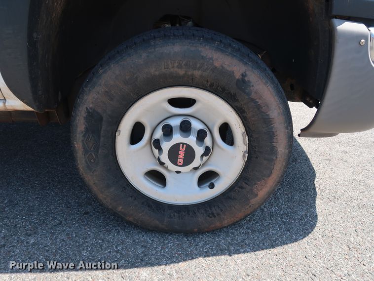 image for item DH3515 2006 GMC Sierra 2500HD pickup truck