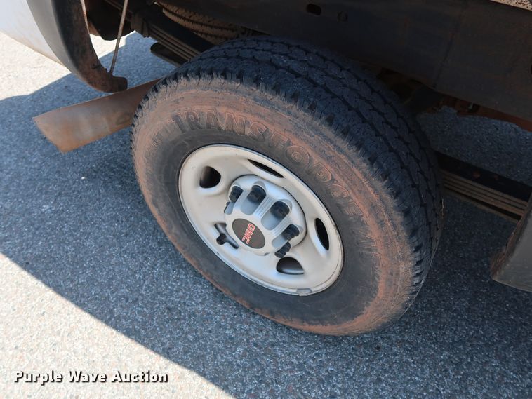 image for item DH3515 2006 GMC Sierra 2500HD pickup truck