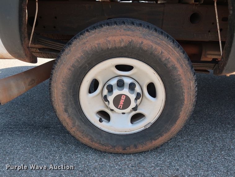 image for item DH3515 2006 GMC Sierra 2500HD pickup truck