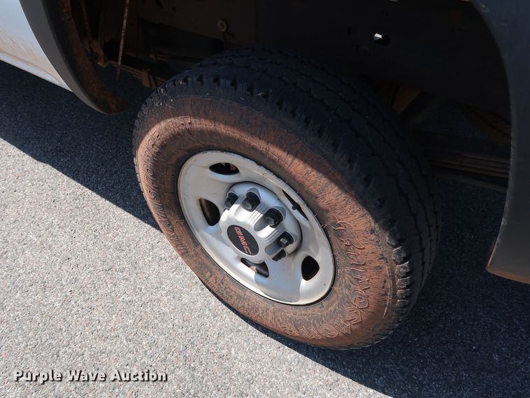 image for item DH3515 2006 GMC Sierra 2500HD pickup truck