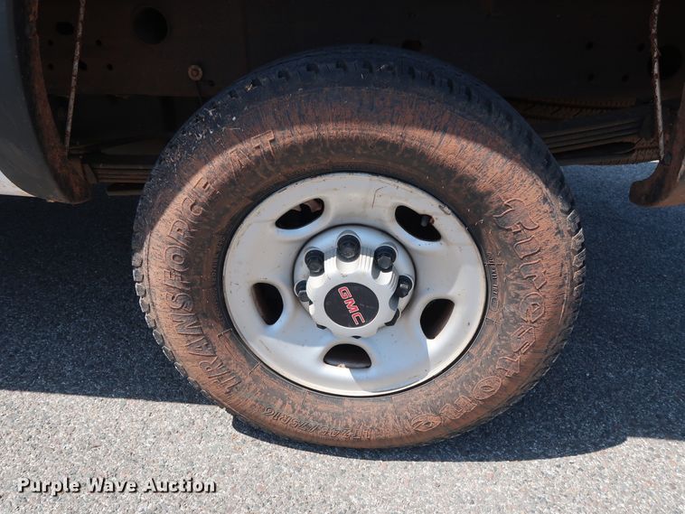 image for item DH3515 2006 GMC Sierra 2500HD pickup truck