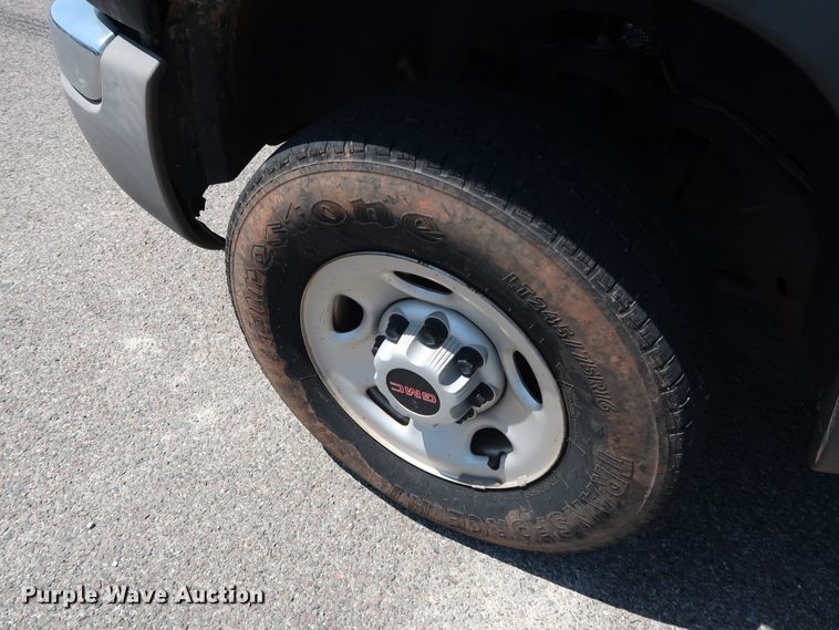 image for item DH3515 2006 GMC Sierra 2500HD pickup truck