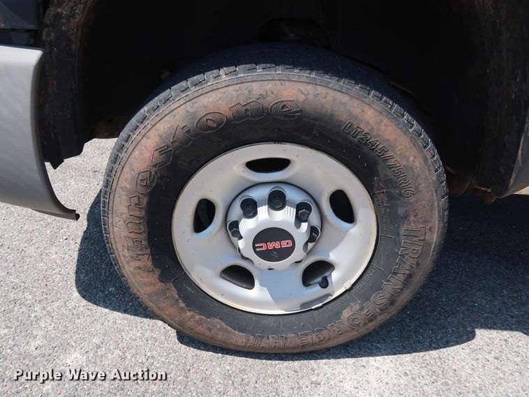 image for item DH3515 2006 GMC Sierra 2500HD pickup truck