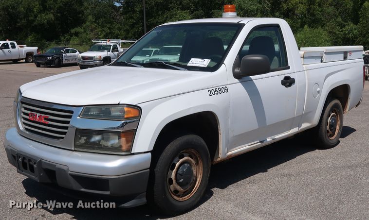 image for item DH3516 2005 GMC Canyon pickup truck