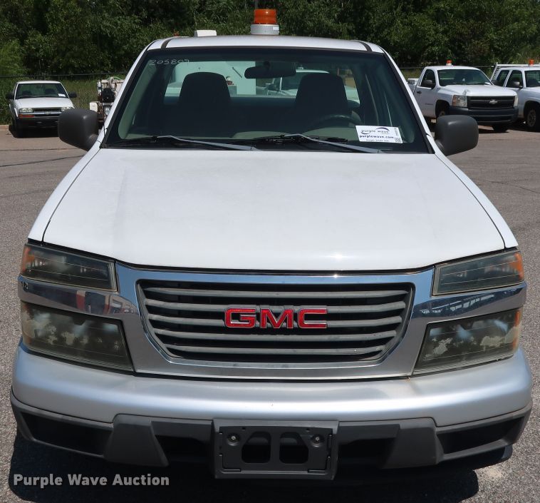image for item DH3516 2005 GMC Canyon pickup truck