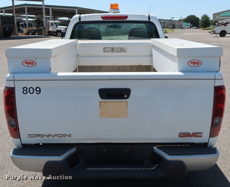image for item DH3516 2005 GMC Canyon pickup truck