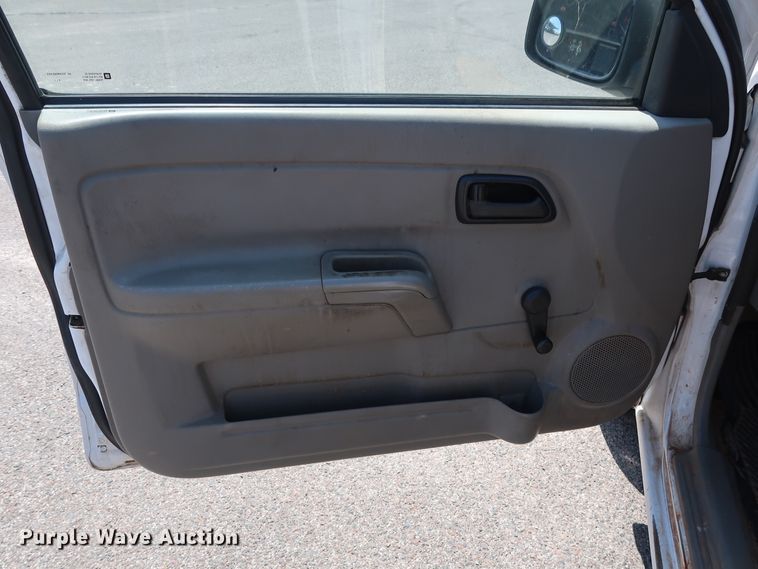 image for item DH3516 2005 GMC Canyon pickup truck