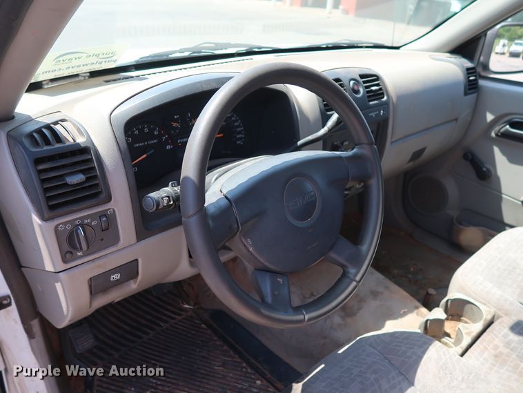 image for item DH3516 2005 GMC Canyon pickup truck