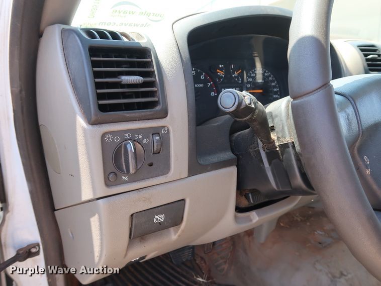 image for item DH3516 2005 GMC Canyon pickup truck