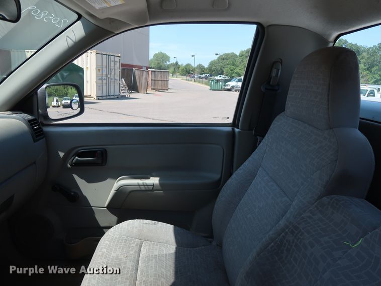 image for item DH3516 2005 GMC Canyon pickup truck