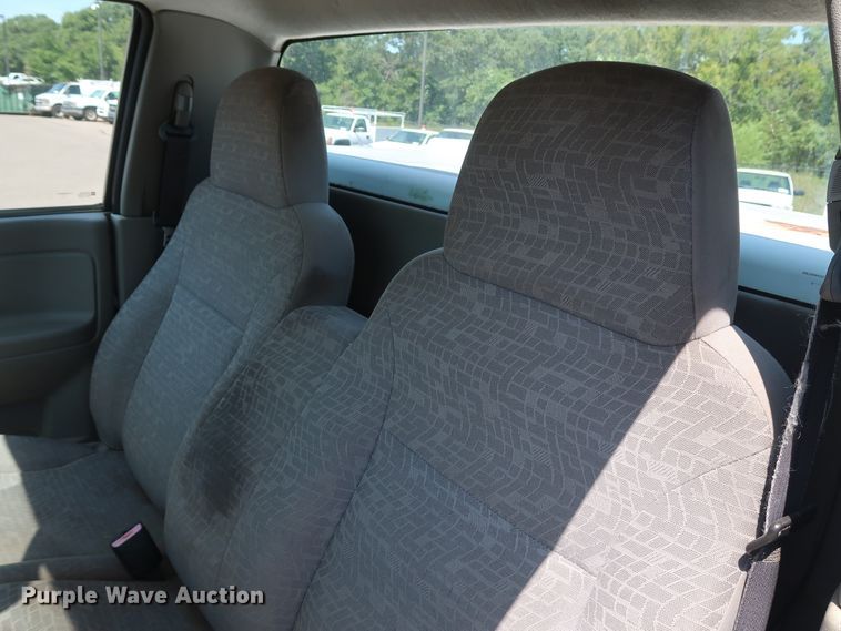 image for item DH3516 2005 GMC Canyon pickup truck