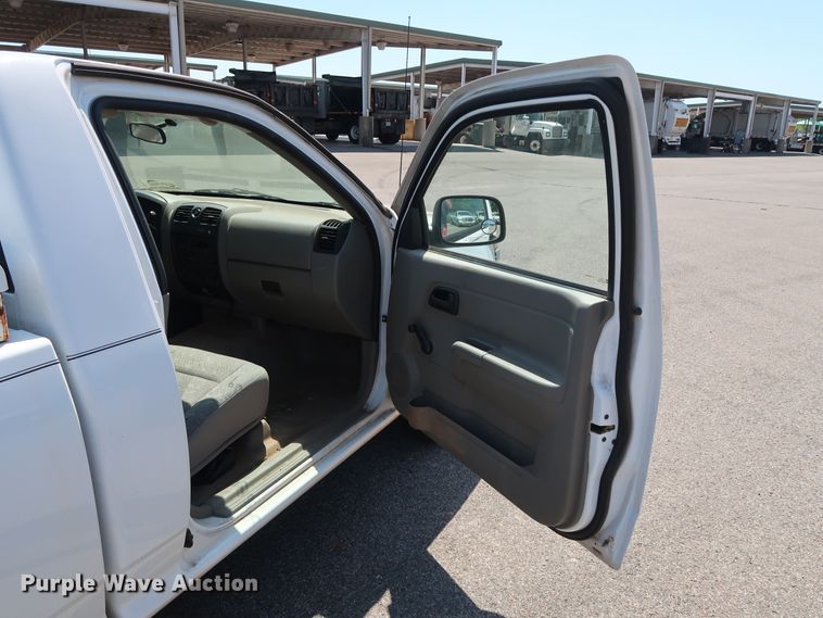 image for item DH3516 2005 GMC Canyon pickup truck