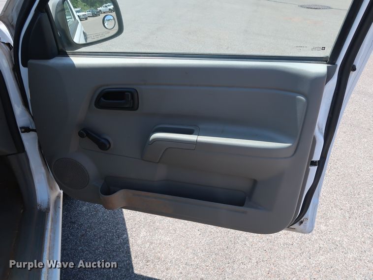 image for item DH3516 2005 GMC Canyon pickup truck