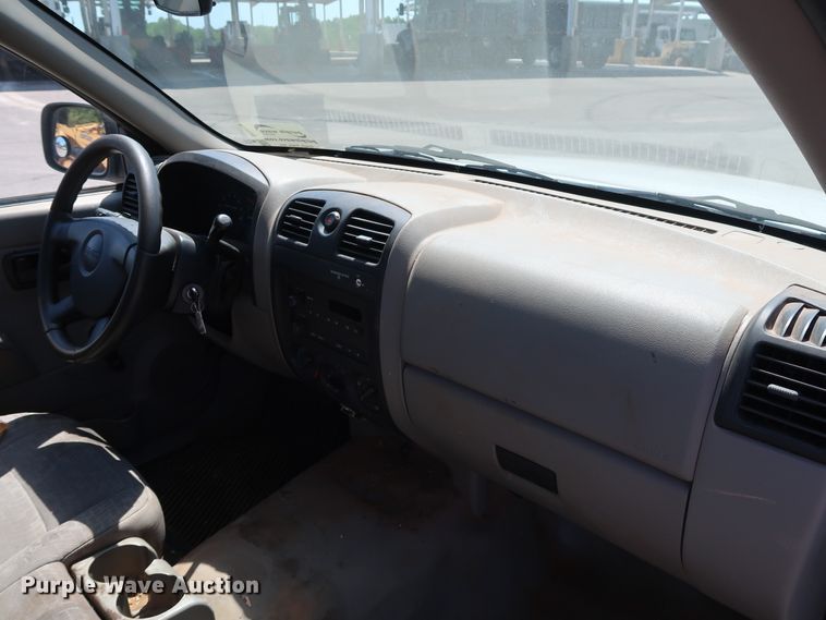 image for item DH3516 2005 GMC Canyon pickup truck