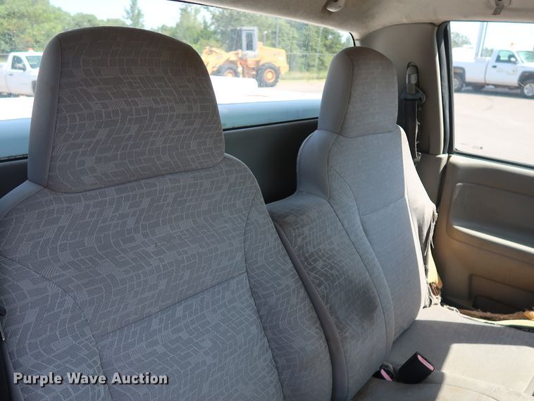 image for item DH3516 2005 GMC Canyon pickup truck