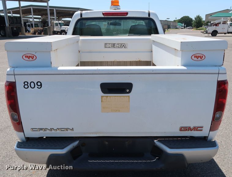 image for item DH3516 2005 GMC Canyon pickup truck
