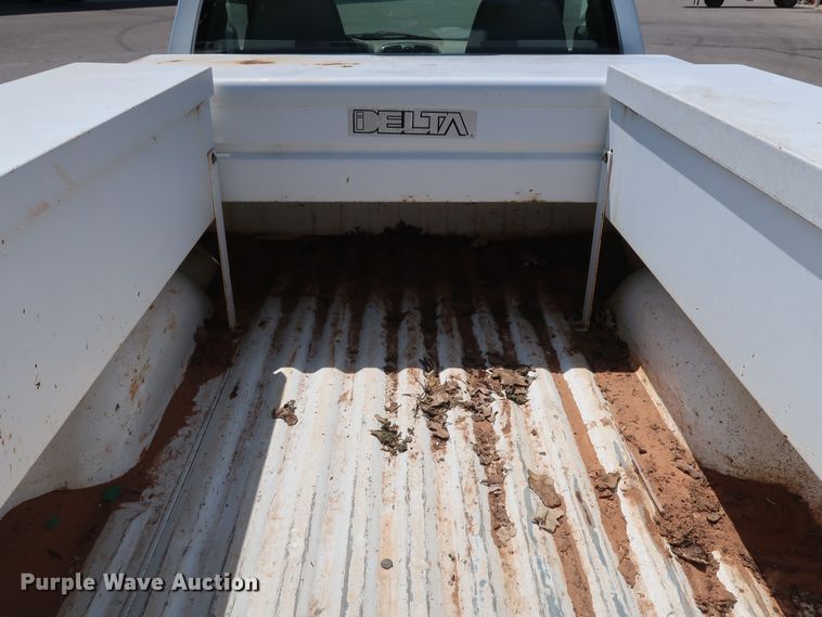 image for item DH3516 2005 GMC Canyon pickup truck