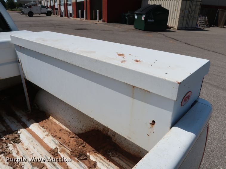 image for item DH3516 2005 GMC Canyon pickup truck