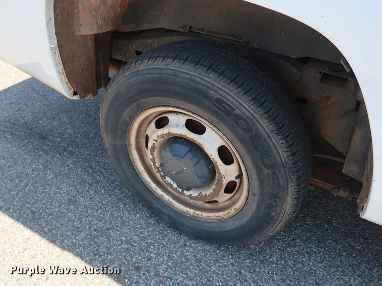 image for item DH3516 2005 GMC Canyon pickup truck