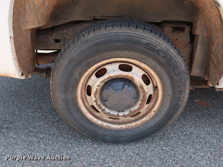 image for item DH3516 2005 GMC Canyon pickup truck