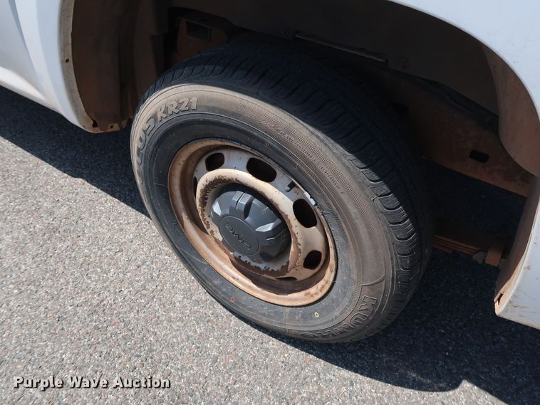 image for item DH3516 2005 GMC Canyon pickup truck