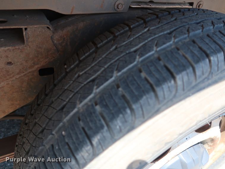 image for item DH3516 2005 GMC Canyon pickup truck