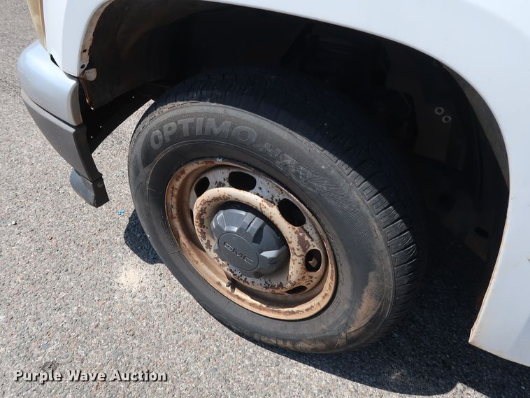 image for item DH3516 2005 GMC Canyon pickup truck