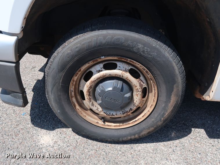 image for item DH3516 2005 GMC Canyon pickup truck